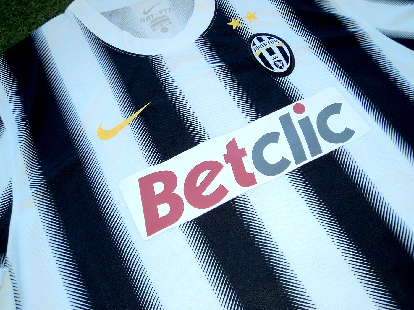 2011-2012 Juventus home shirt - XLarge