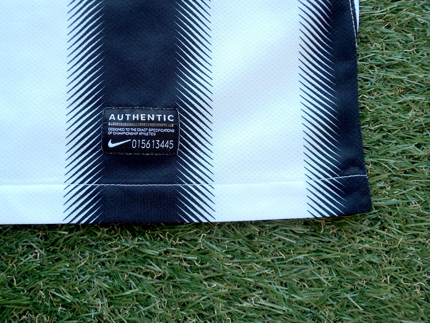 2011-2012 Juventus home shirt - XLarge