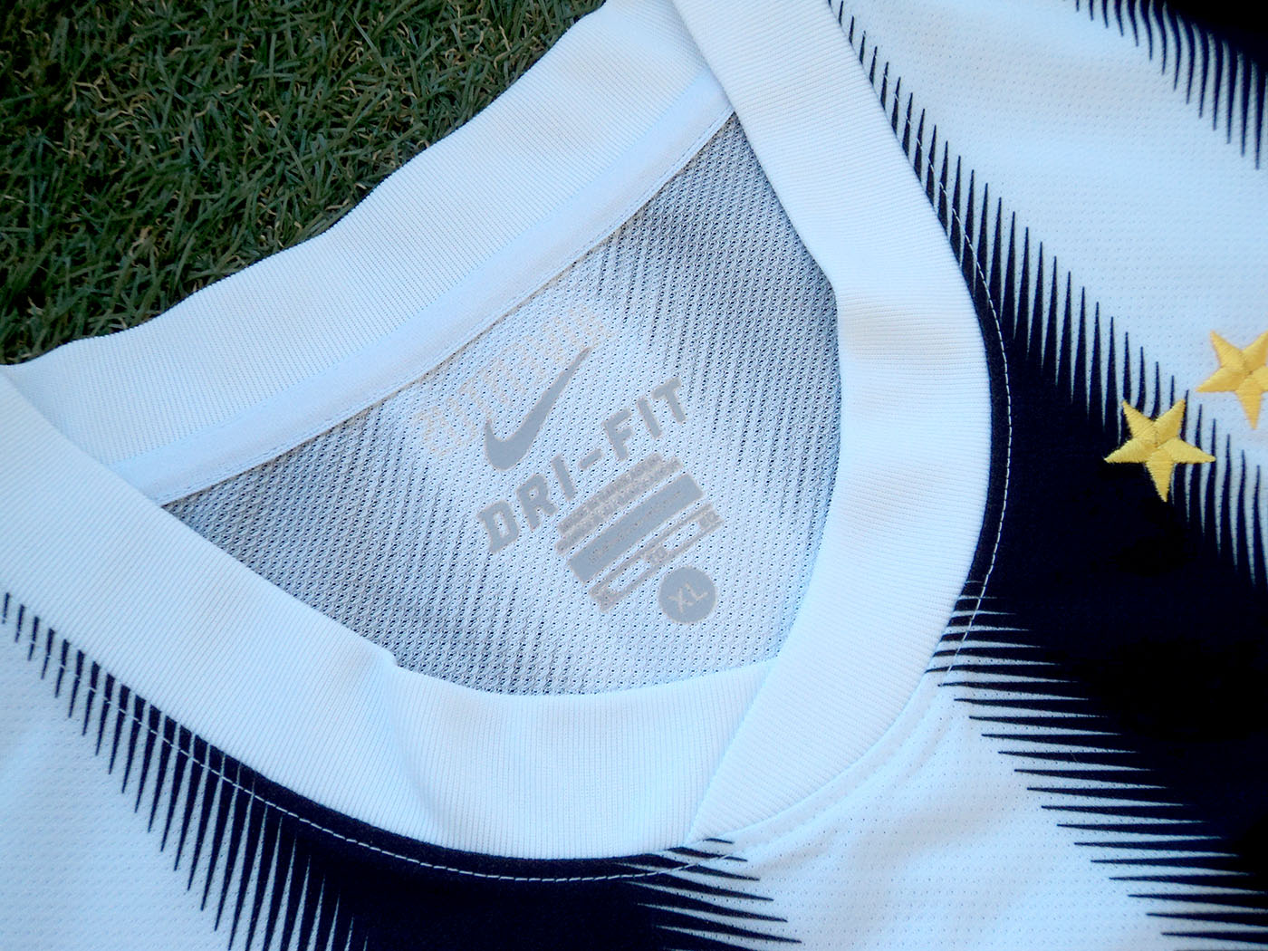 2011-2012 Juventus home shirt - XLarge