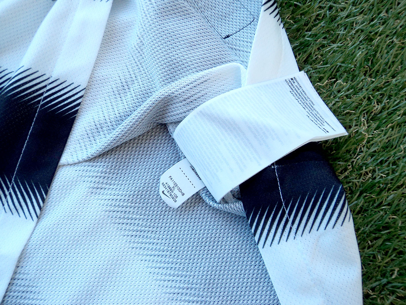 2011-2012 Juventus home shirt - XLarge