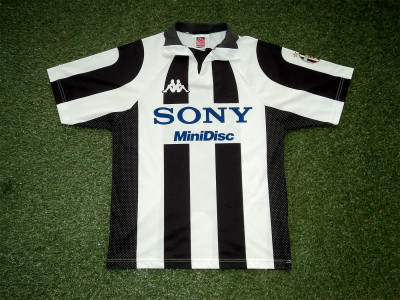 1997-1998 Juventus Centenary Basic edition home shirt - Medium