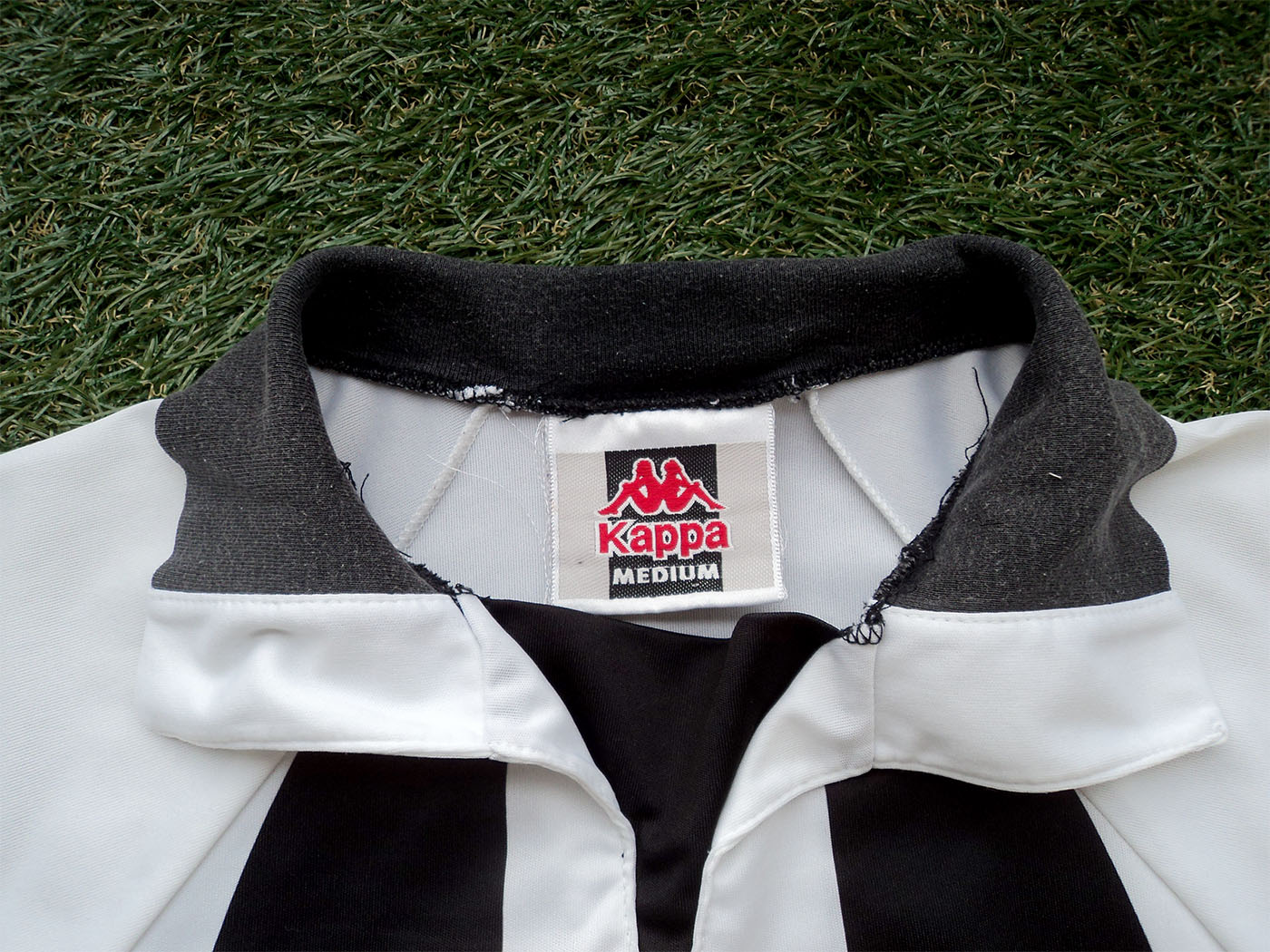 1997-1998 Juventus Centenary Basic edition home shirt - Medium