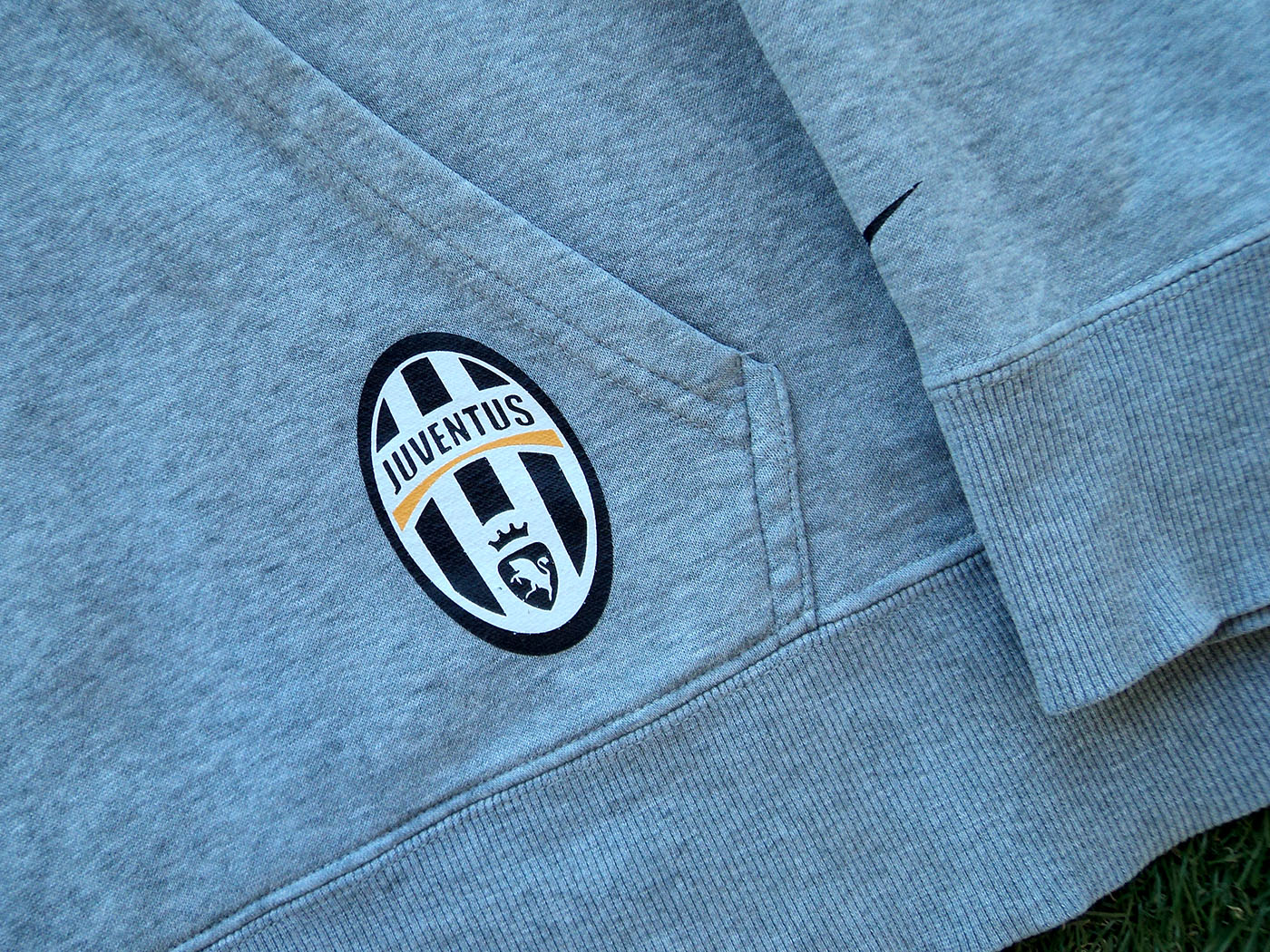 2010-2011 Γιουβέντους Nike hoodie - Large