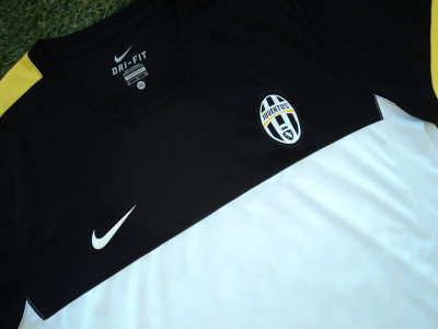 2012-2013 Juventus training shirt- XLarge