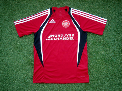 2009-2010 Aalborg BK training shirt - Small