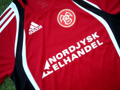 2009-2010 Aalborg BK training shirt - Small