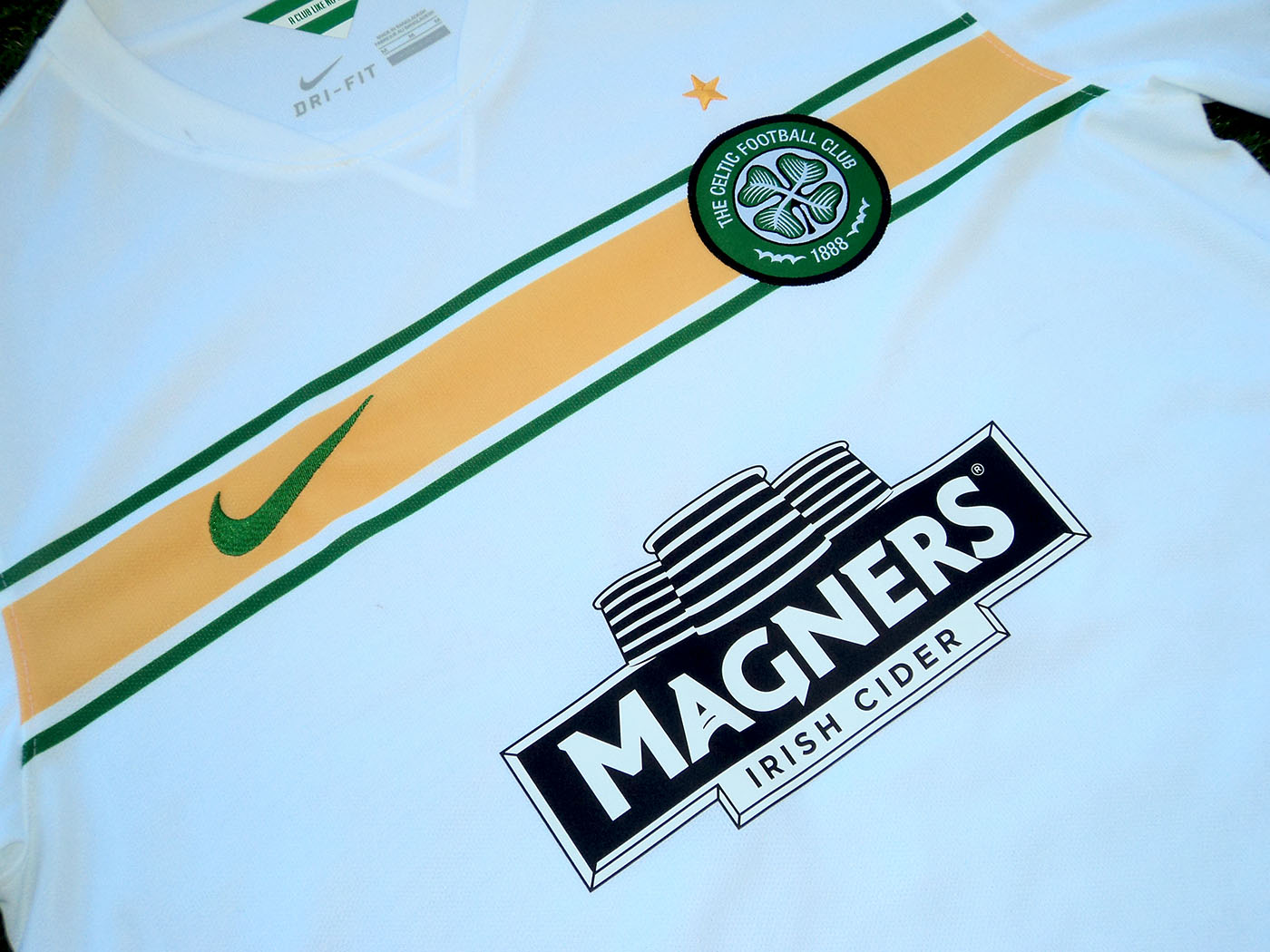 2014-2015 Celtic European 3rd shirt - Medium