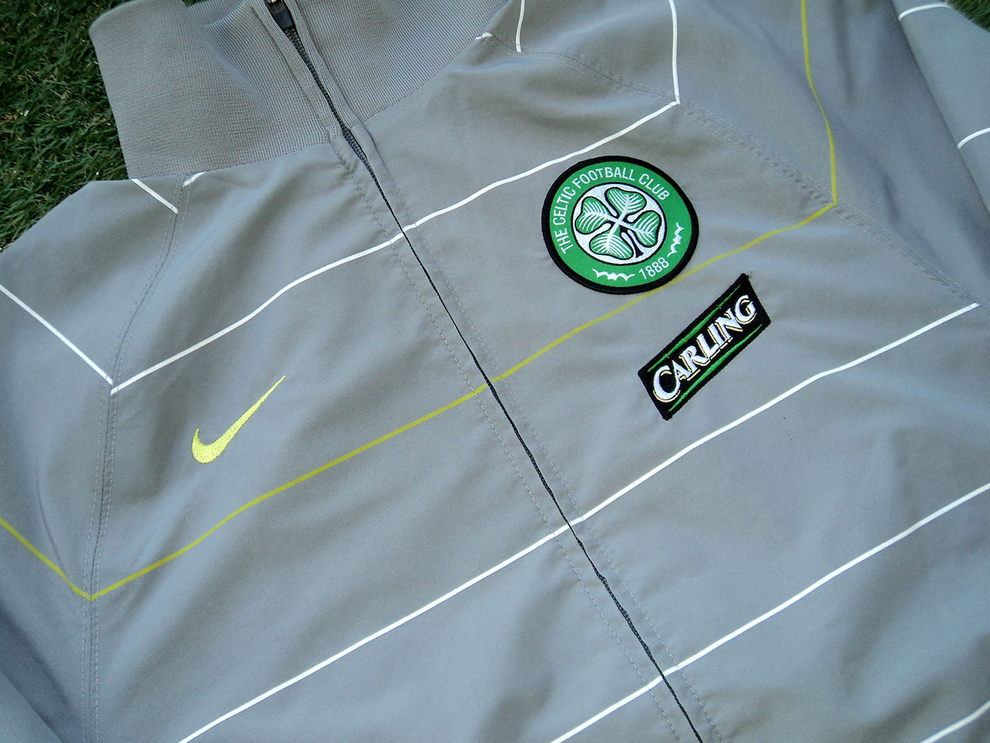 2008-2009 Celtic Nike track jacket - Medium