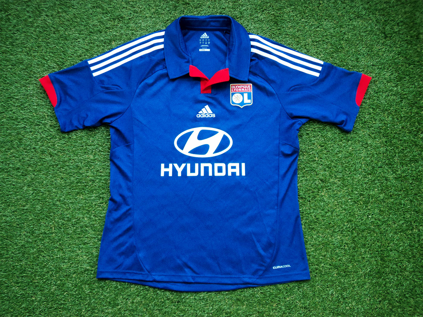 2012-2013 Olympique Lyonnais away shirt - Large