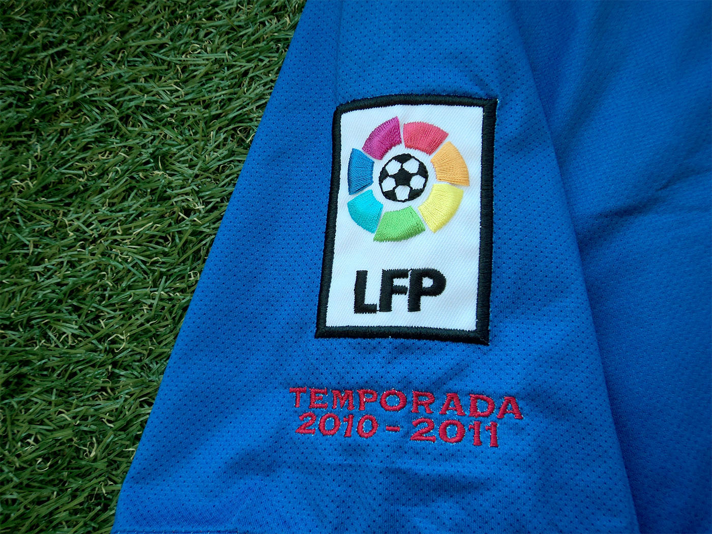 2010-2011 Atletico Madrid away shirt - Large
