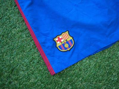2016-2017 Barcelona home shorts - Large
