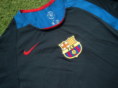 2005-2006 Barcelona training shirt - Medium