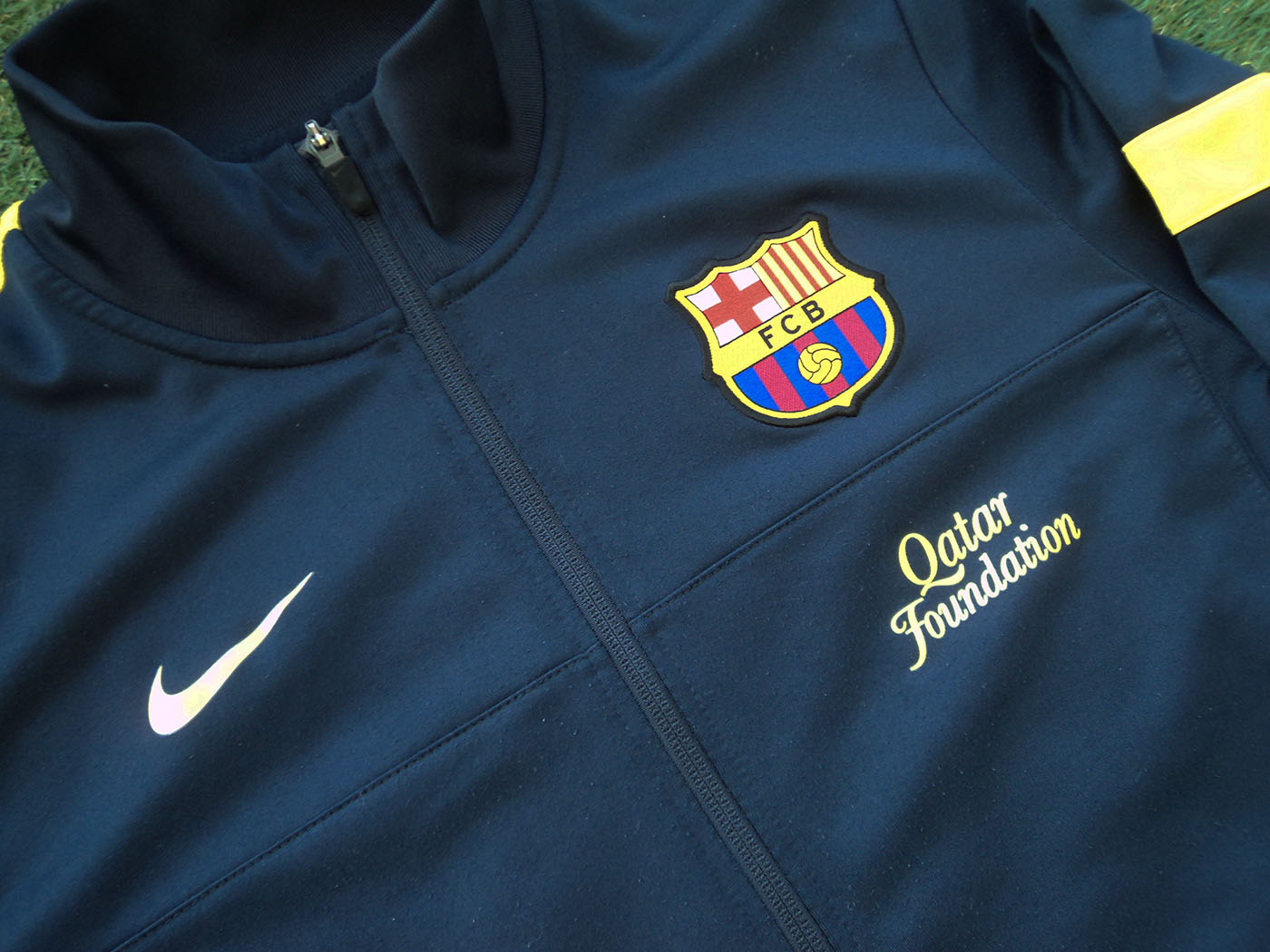 2012-2013 Barcelona Nike track jacket - Medium