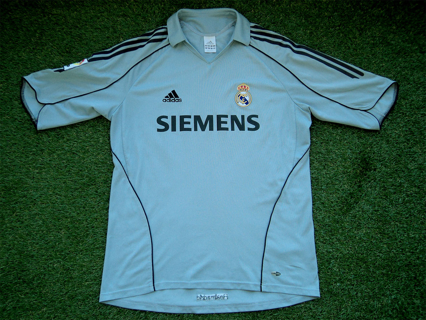 2005-2006 Real Madrid 3rd shirt - Large