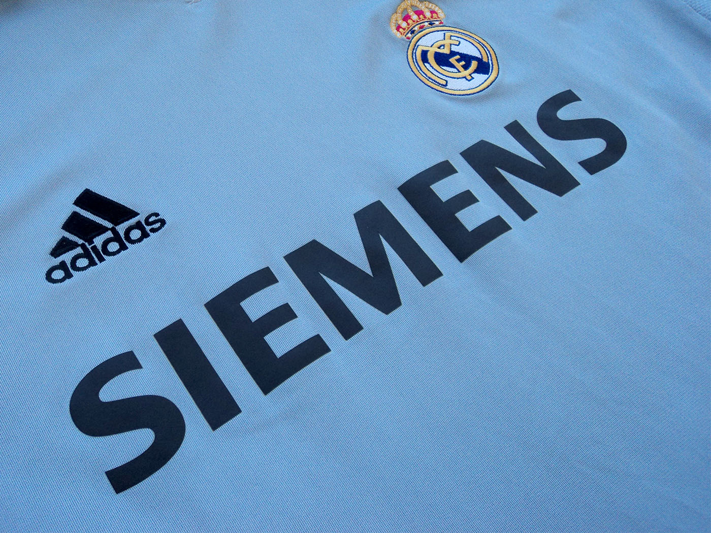 2005-2006 Real Madrid 3rd shirt - Large