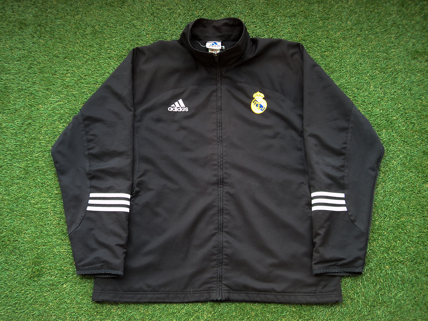2001-2002 Real Madrid Centenary training jacket - Large (42"-44")