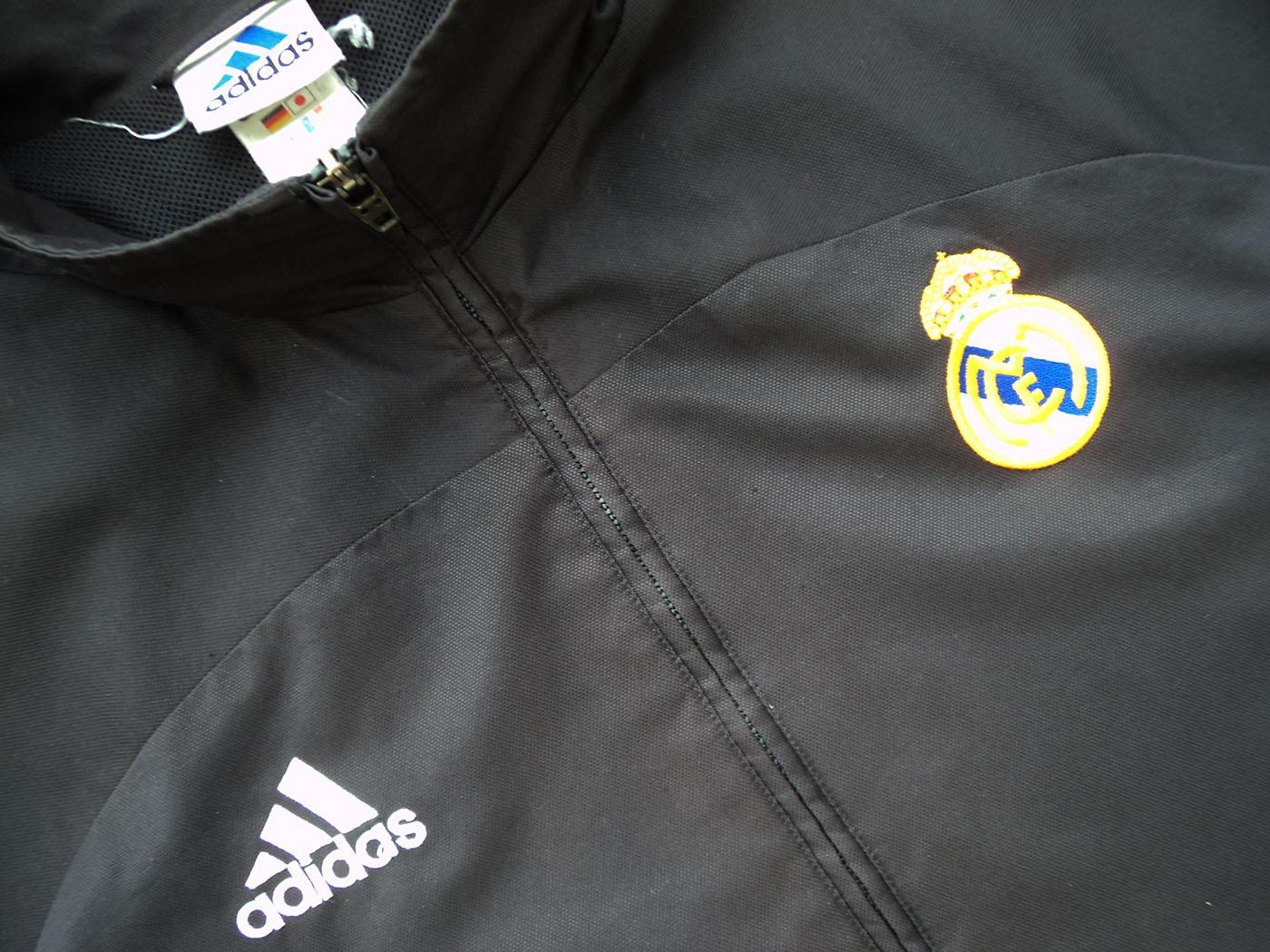 2001-2002 Real Madrid Centenary training jacket - Large (42"-44")