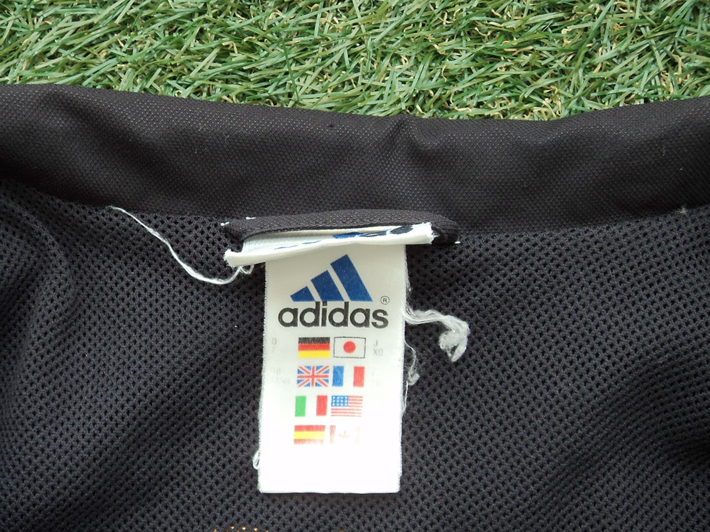 2001-2002 Real Madrid Centenary training jacket - Large (42"-44")