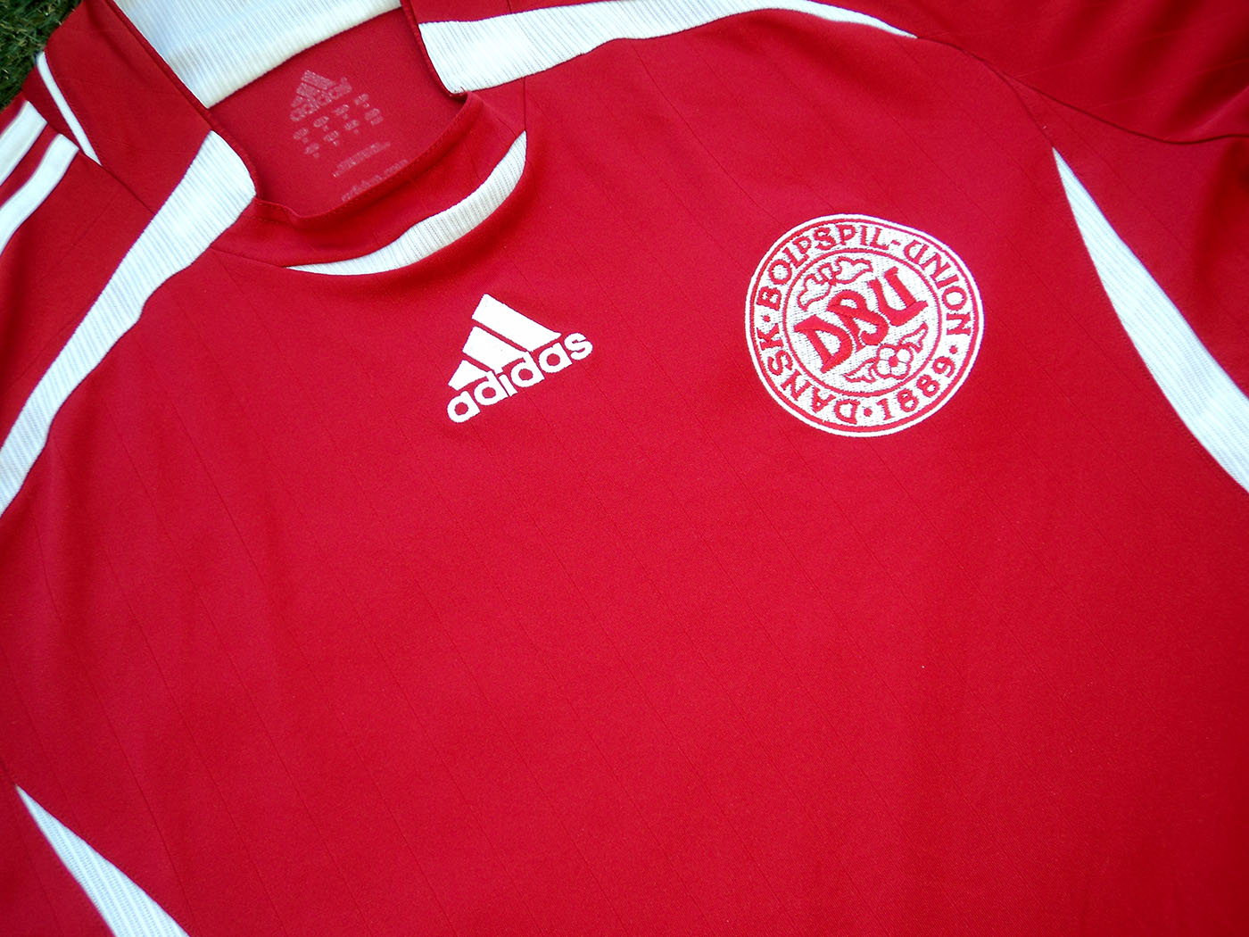 2006-2008 Denmark home shirt - Medium
