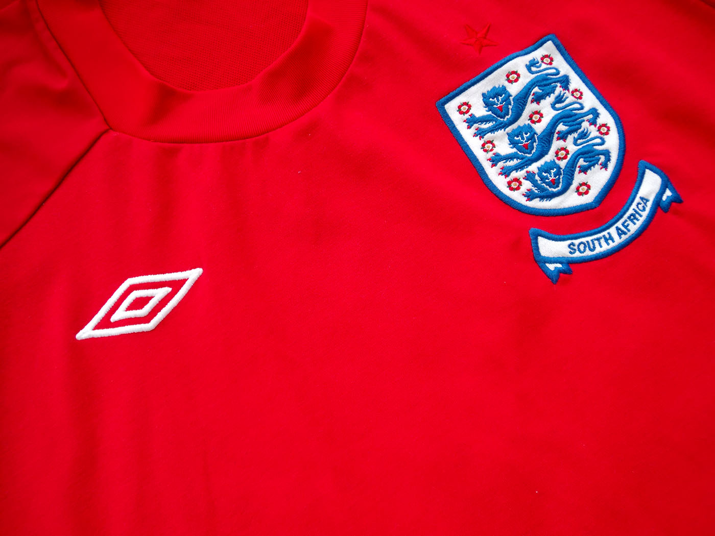 2010-2011 England "South Africa" away shirt - Medium/Large (42")