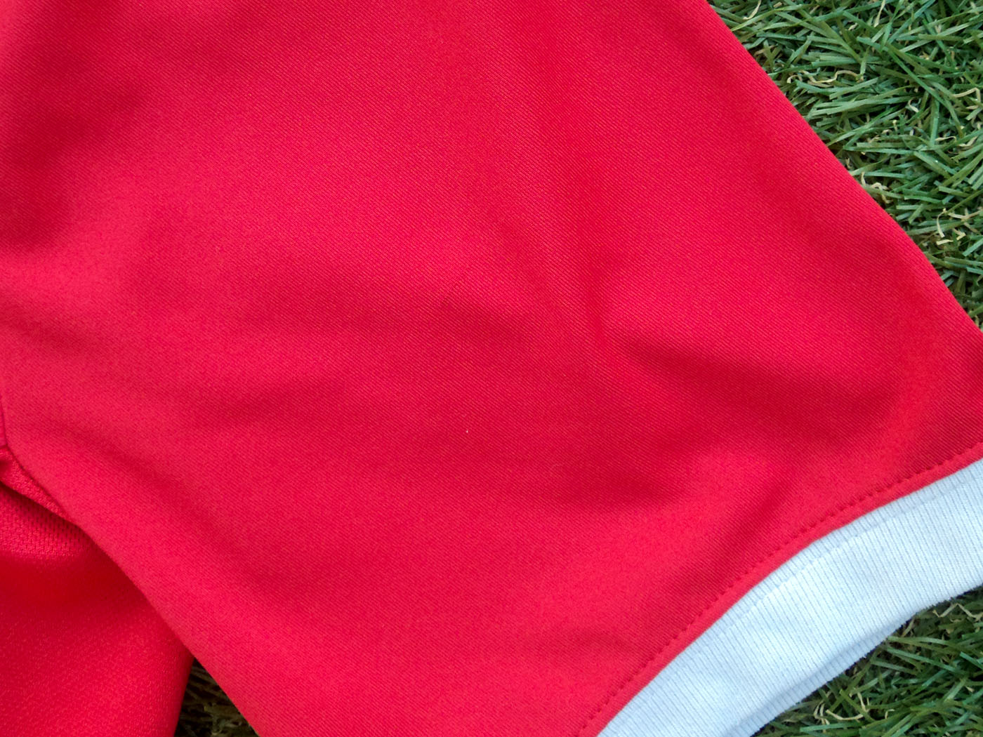 2010-2011 England away shirt - Medium (40")