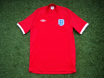 2010-2011 England away shirt - Medium (40") (2)