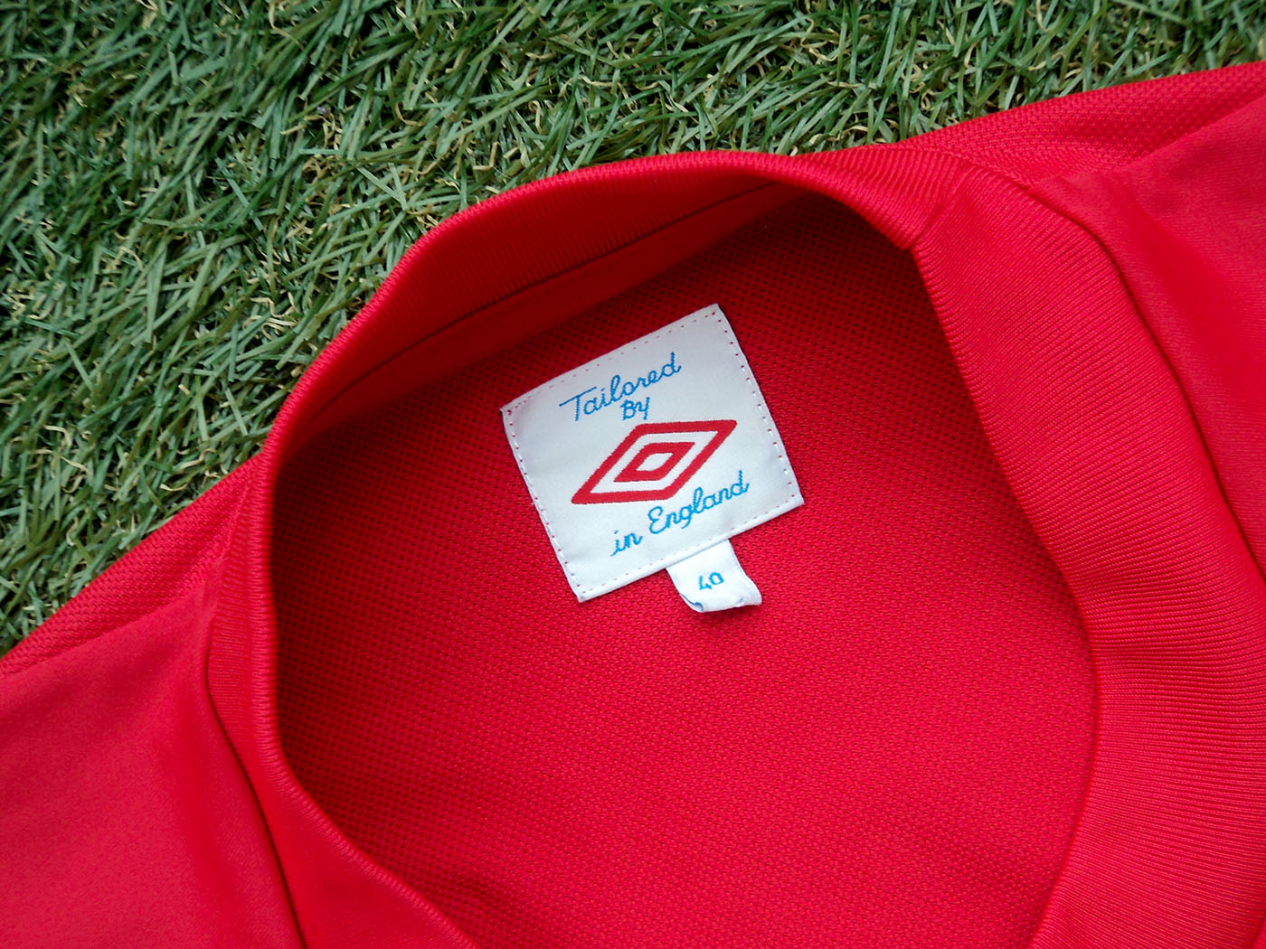 2010-2011 England away shirt - Medium (40") (2)