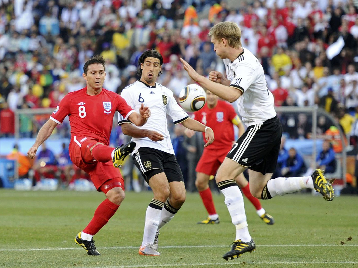 2010-2011 England away shirt - Medium (40") (2)