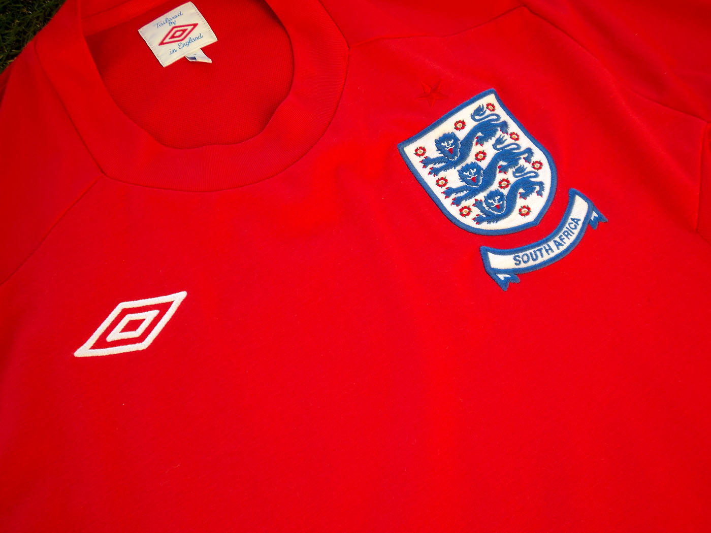 2010-2011 England "South Africa" Away Shirt - Large (42")