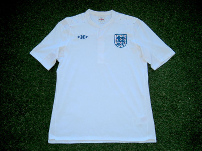 2010-2011 England home shirt - Large (42")