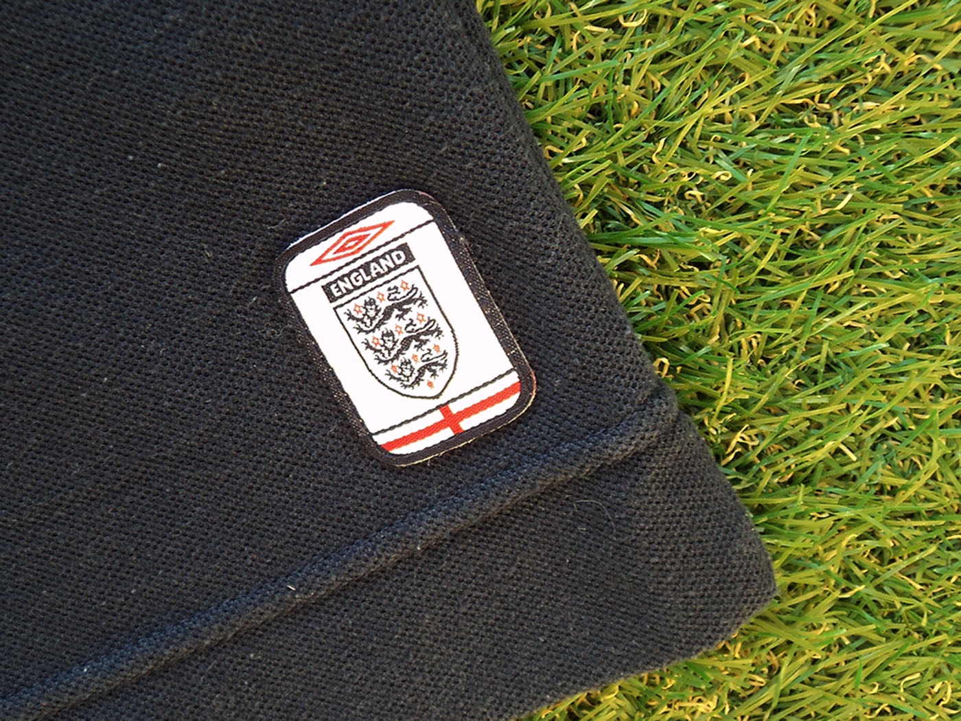 2002-2003 England polo shirt - Small