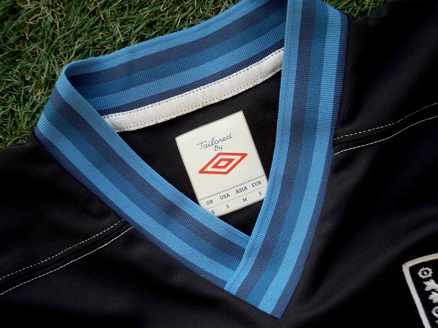 2012-2013 England training shirt - Small