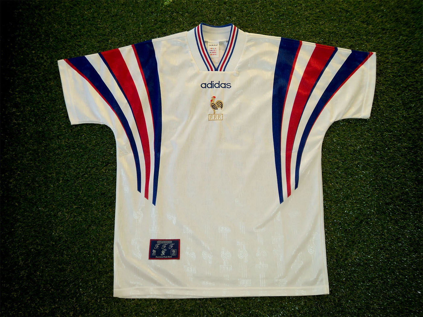 1996-1998 France away shirt - Medium
