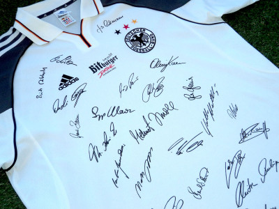 2000-2002 Germany "Squad Signed" home shirt - XLarge (2)