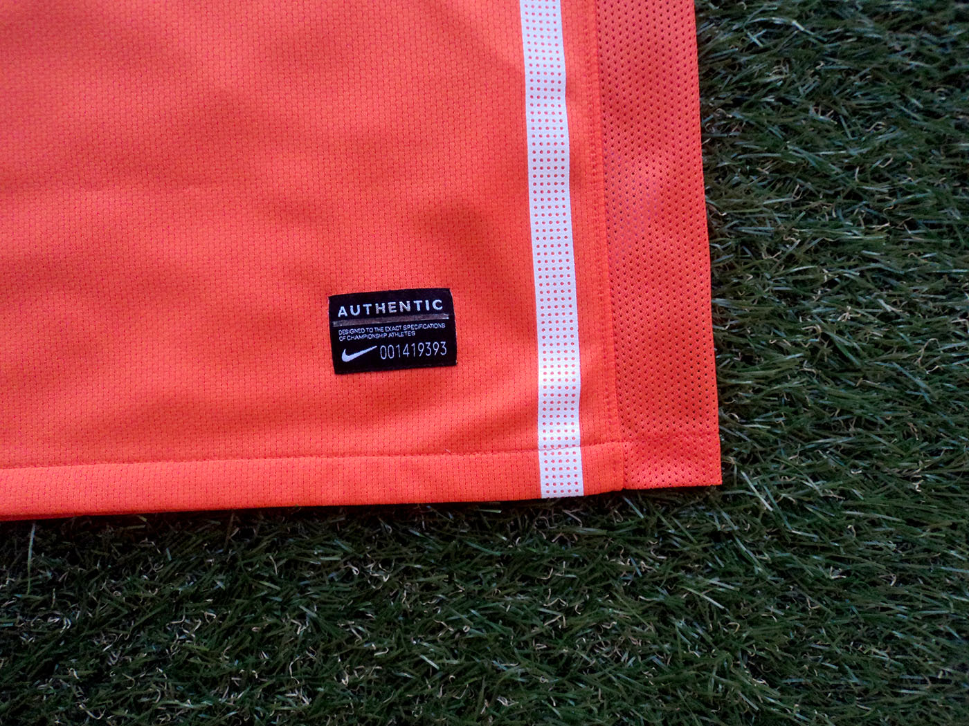 2010-2011 Holland home shirt - Medium