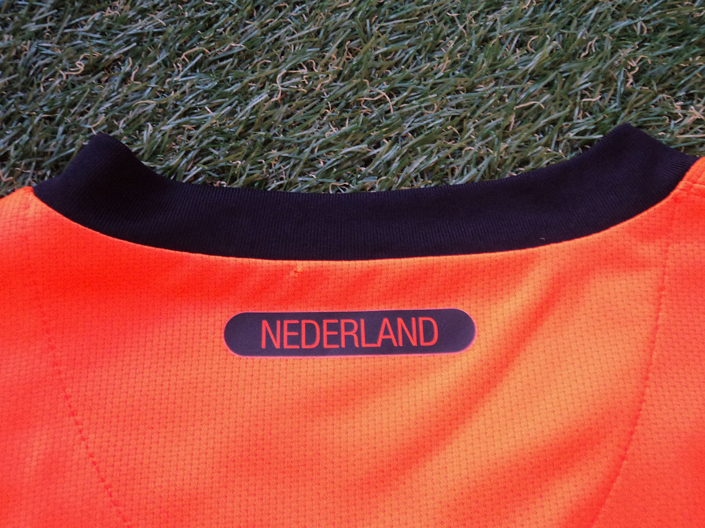 2010-2011 Holland home shirt - Medium