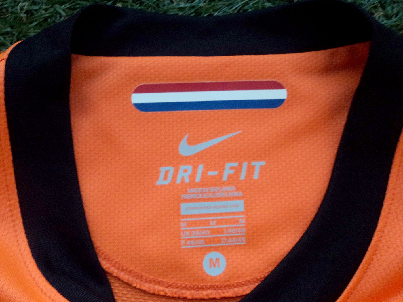 2010-2011 Holland home shirt - Medium