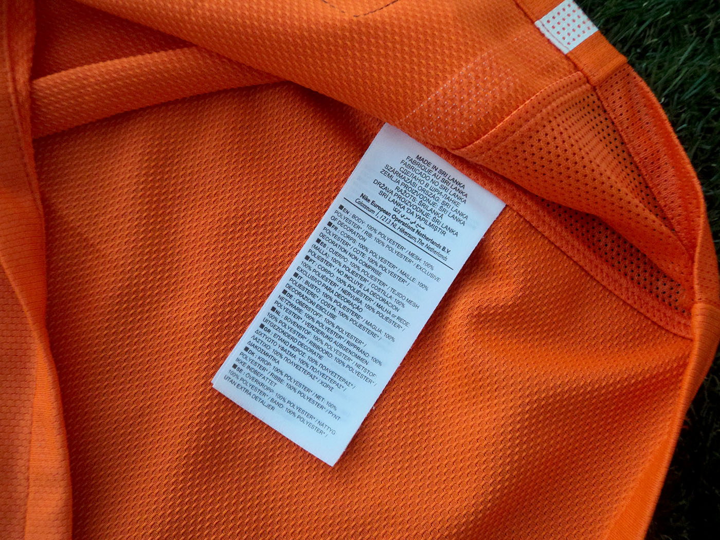 2010-2011 Holland home shirt - Medium