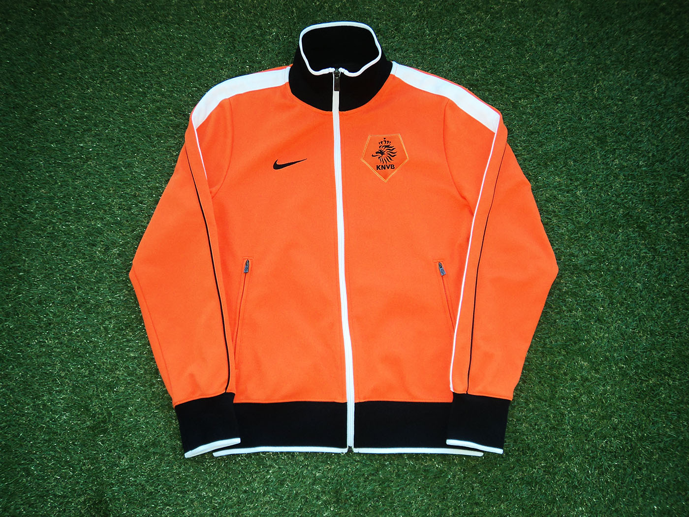 2010-2011 Holland Nike N98 track jacket - Small