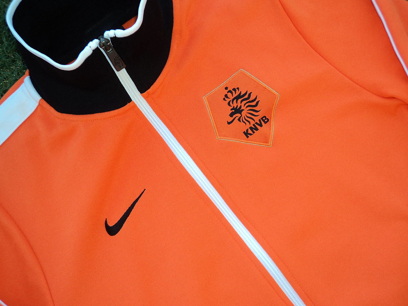 2010-2011 Holland Nike N98 track jacket - Small