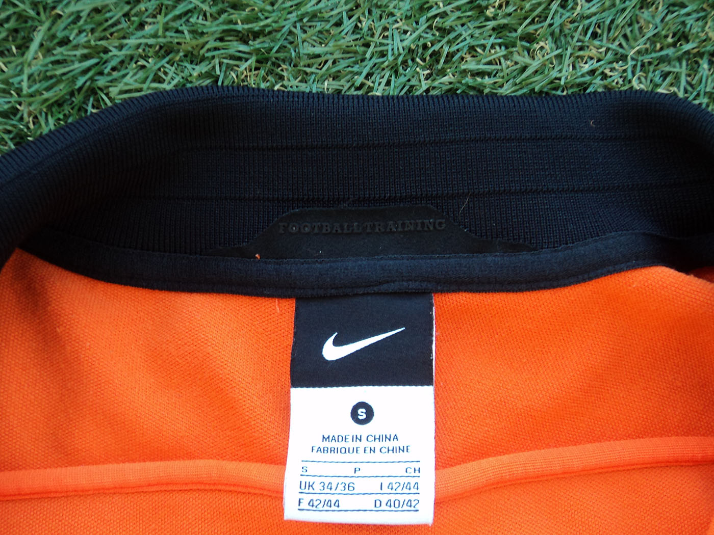 2010-2011 Holland Nike N98 track jacket - Small