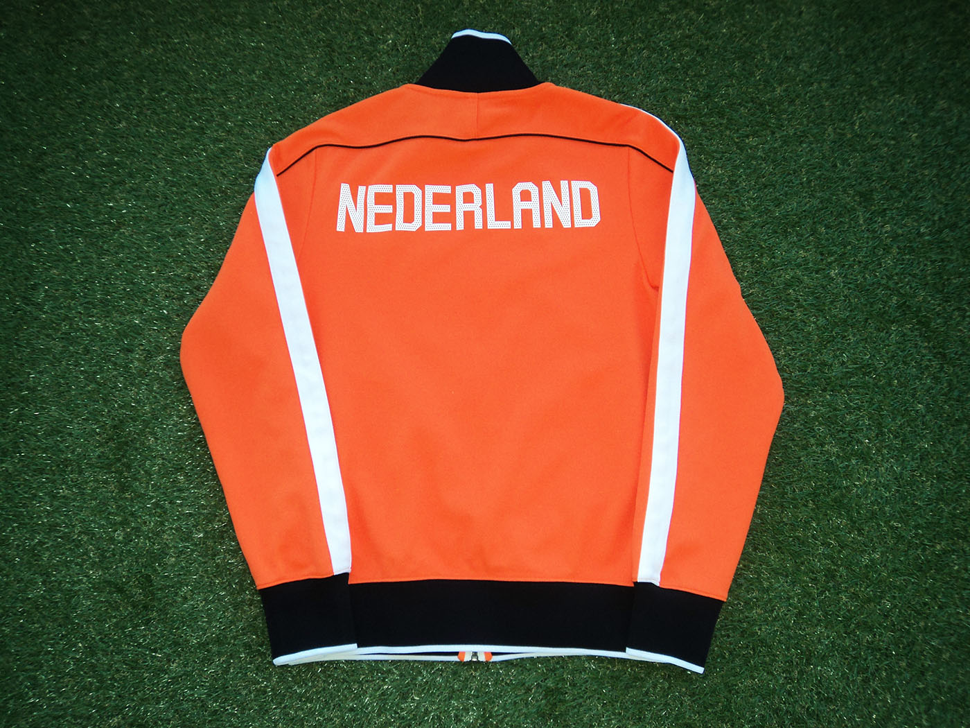 2010-2011 Holland Nike N98 track jacket - Small