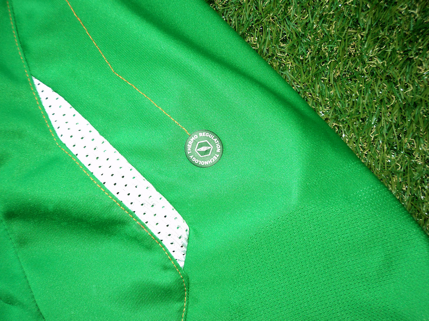2006-2008 Ireland home shirt - Medium