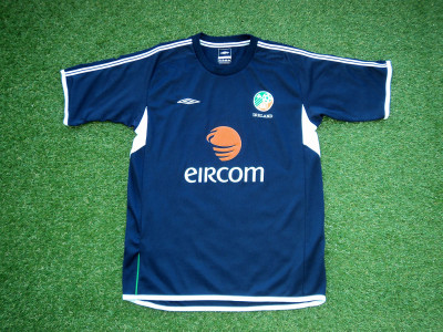 2003-2004 Ireland Training shirt - Medium