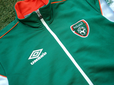 2016-2017 Ireland "90s Pro-training collection" training top - Medium