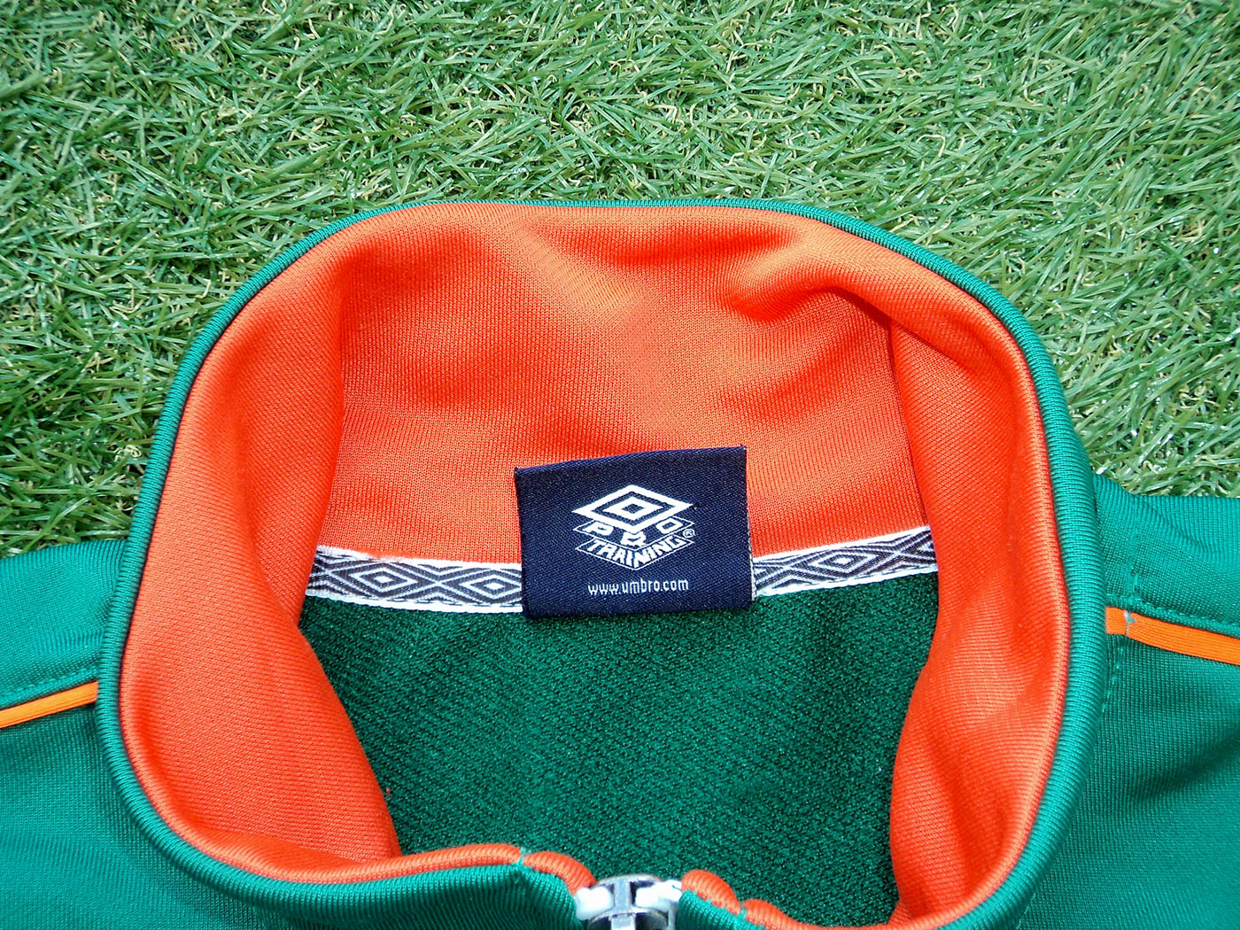 2016-2017 Ireland "90s Pro-training collection" training top - Medium