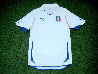 2010-2011 Italy away shirt - Small