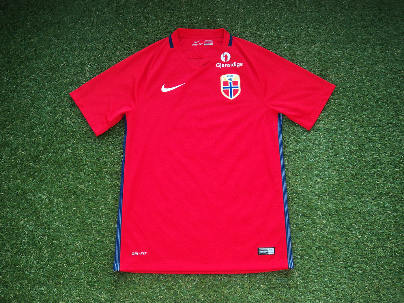 2016-2018 Norway home shirt - Small