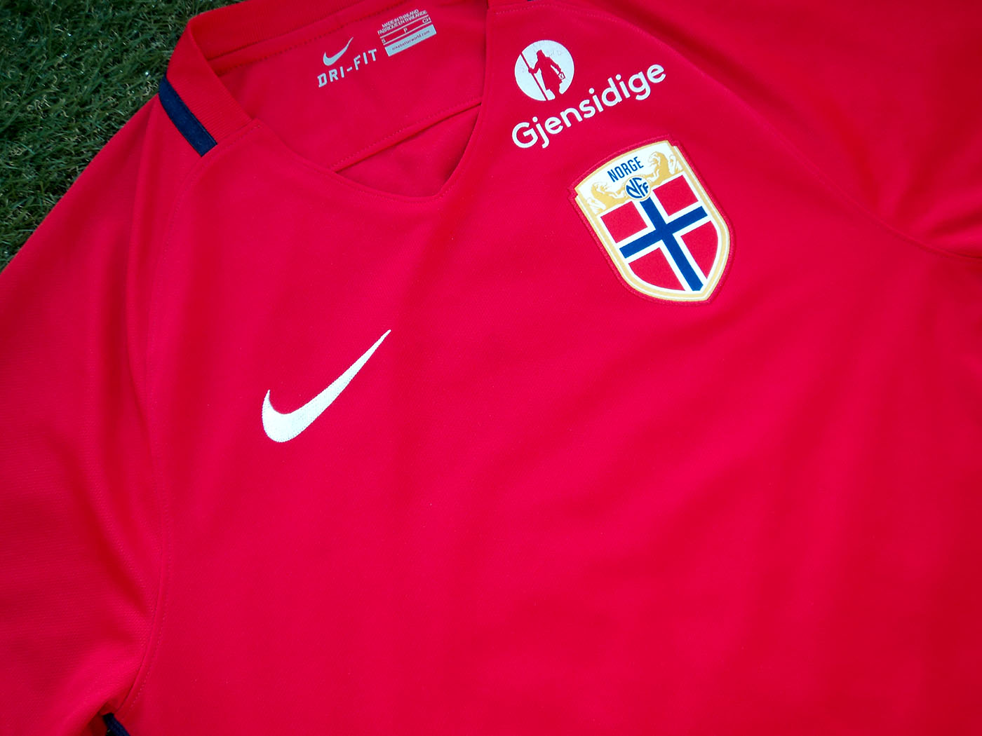 2016-2018 Norway home shirt - Small