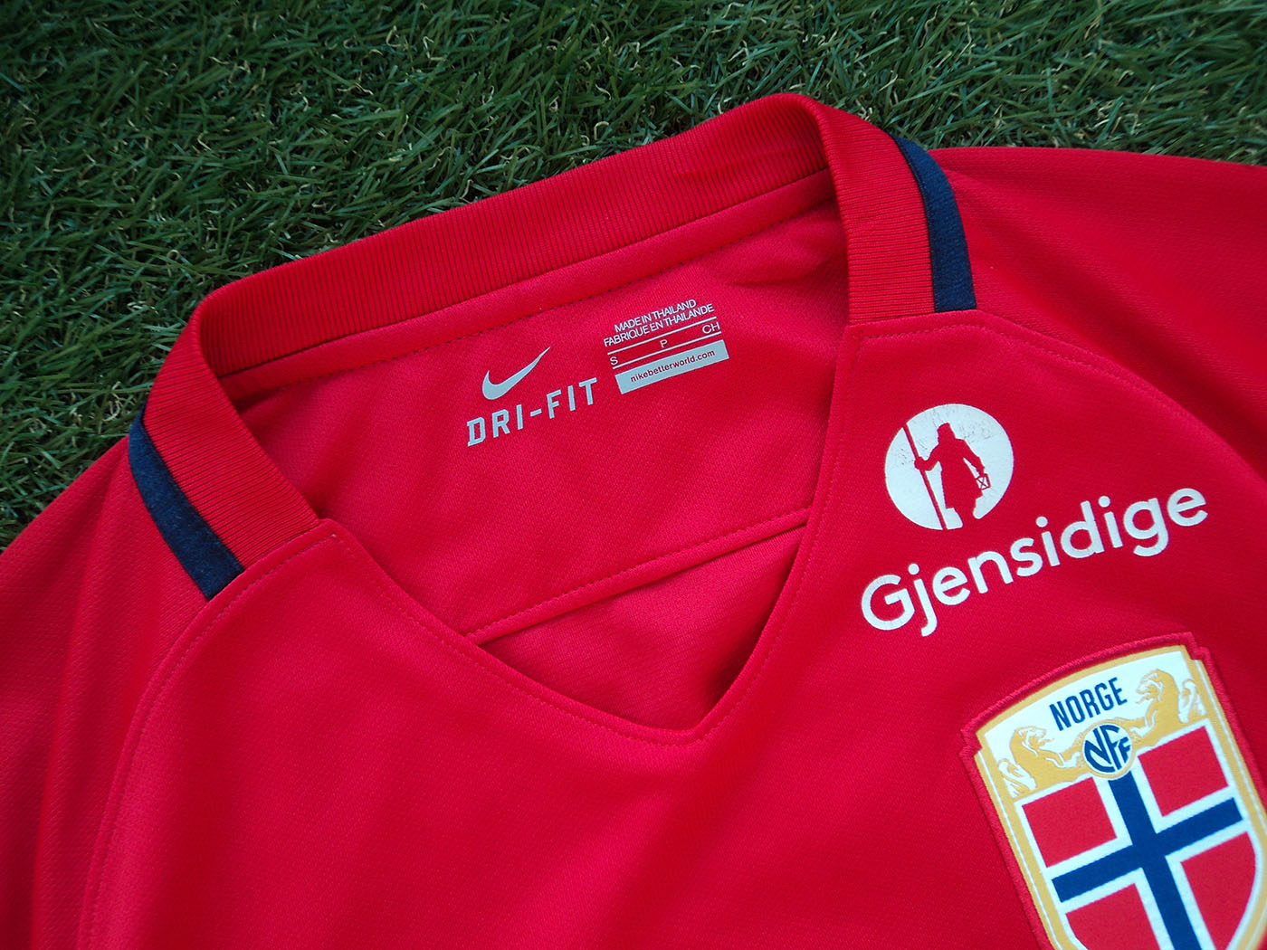2016-2018 Norway home shirt - Small